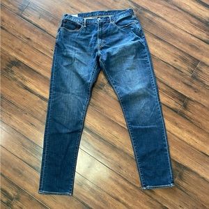 New GAP Slim Athletic Tapered jeans 36x36 Mens